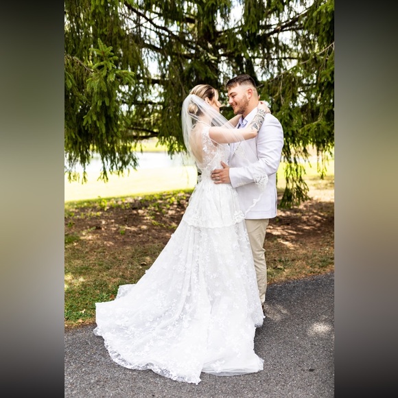 Beautiful Isabelle Armstrong Consuelo Gown size 2 (Altered) in Ivory. - Picture 3 of 9